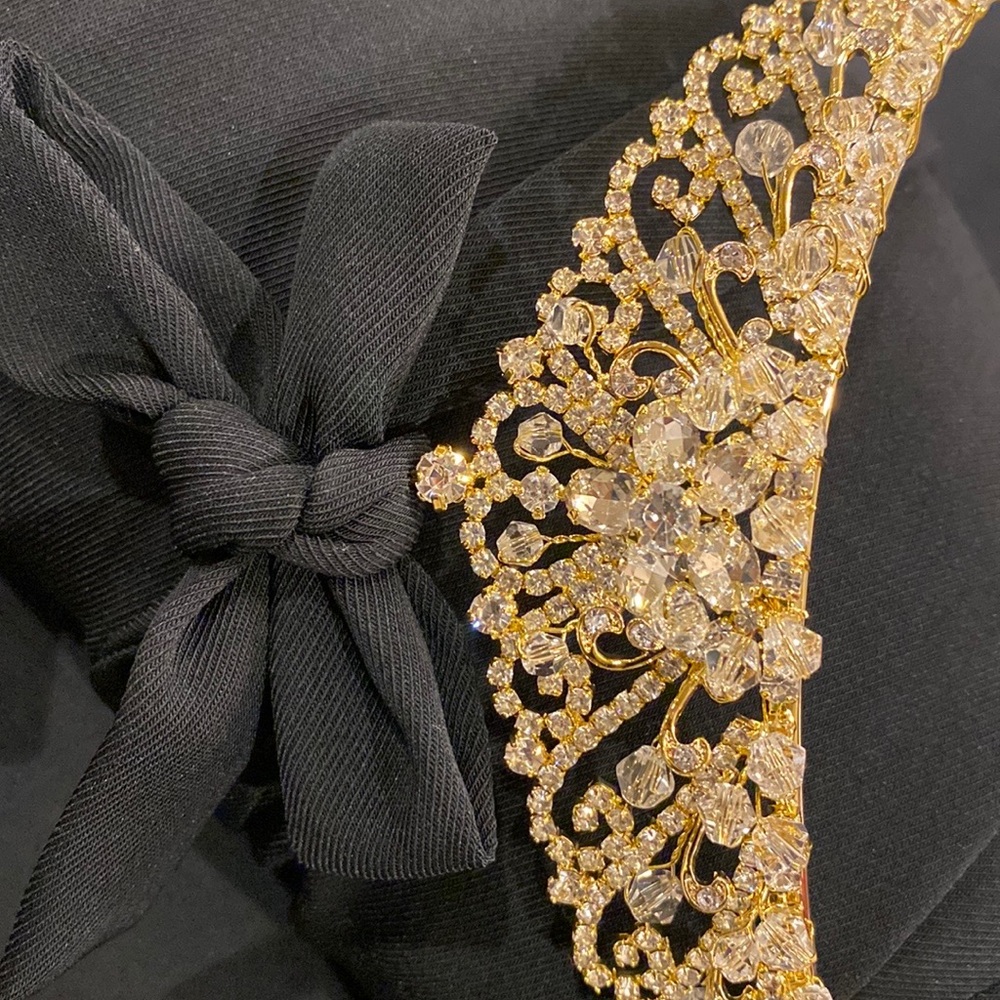 Gorgeous gold & sparkly crown